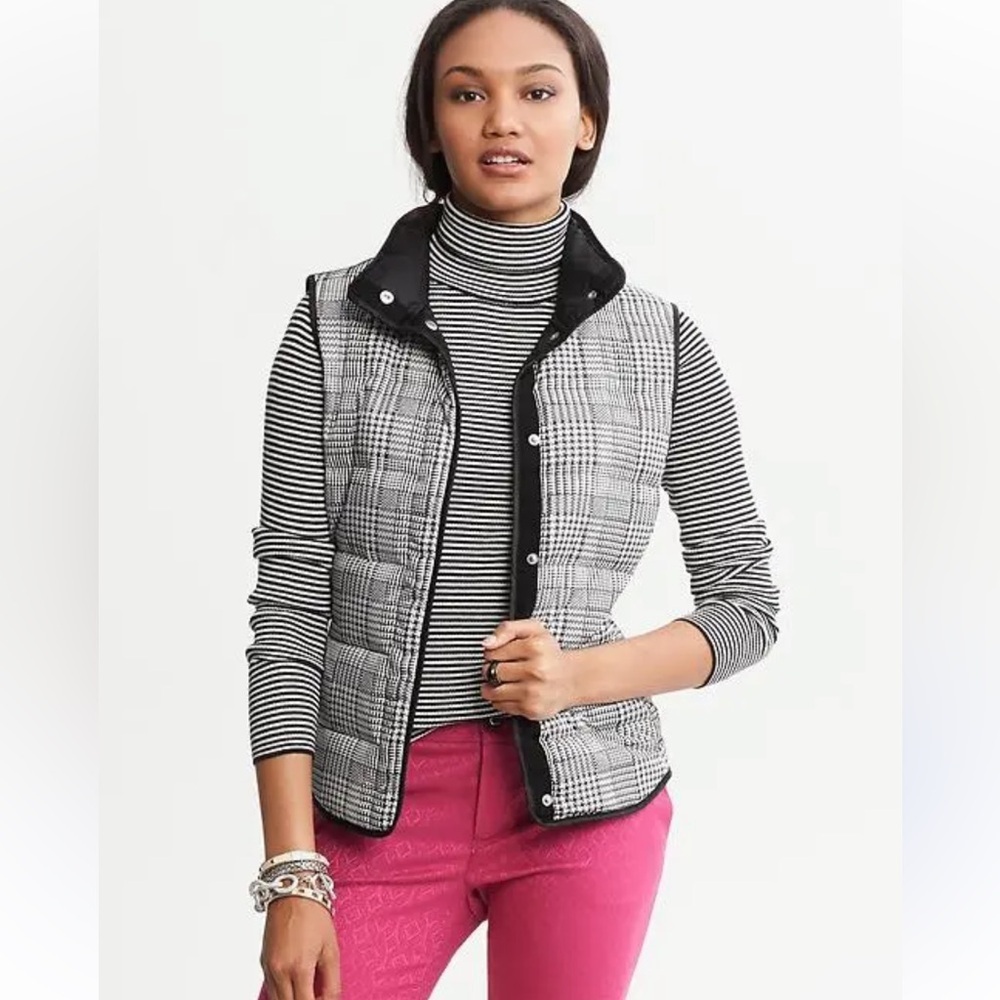 Banana Republic Black Quilted Vest. Size XS